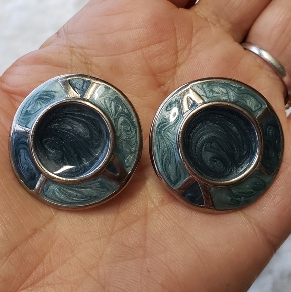 Beautiful Design Women's Earrings. - Picture 6 of 11